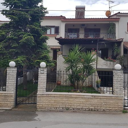Fyllou Apartment Аспровальта Экстерьер фото