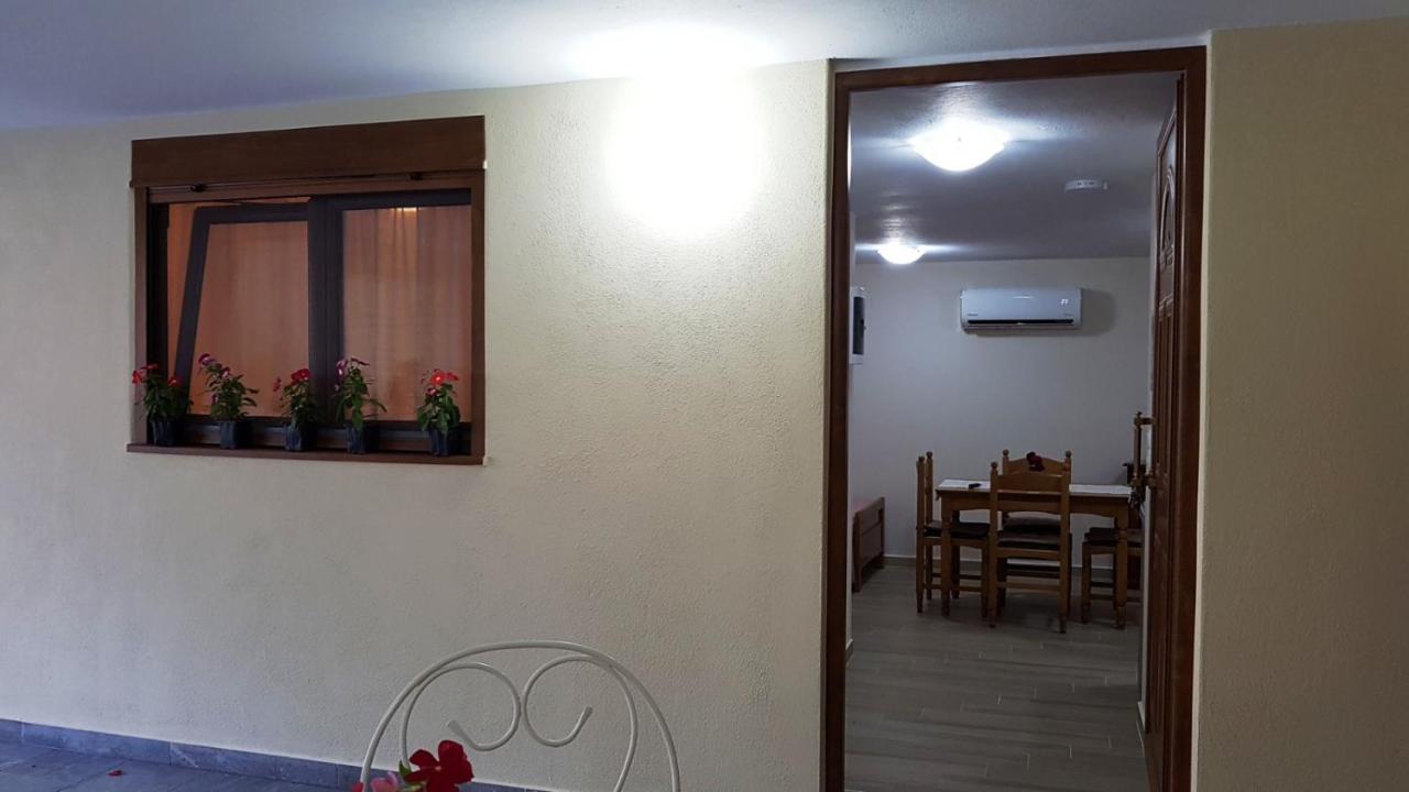 Fyllou Apartment Аспровальта Экстерьер фото